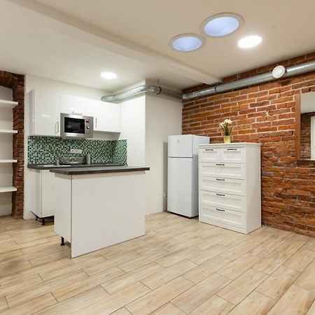 Spacious Apartment In Quiet Courtyard Near Charles Bridge Prag Exterior foto
