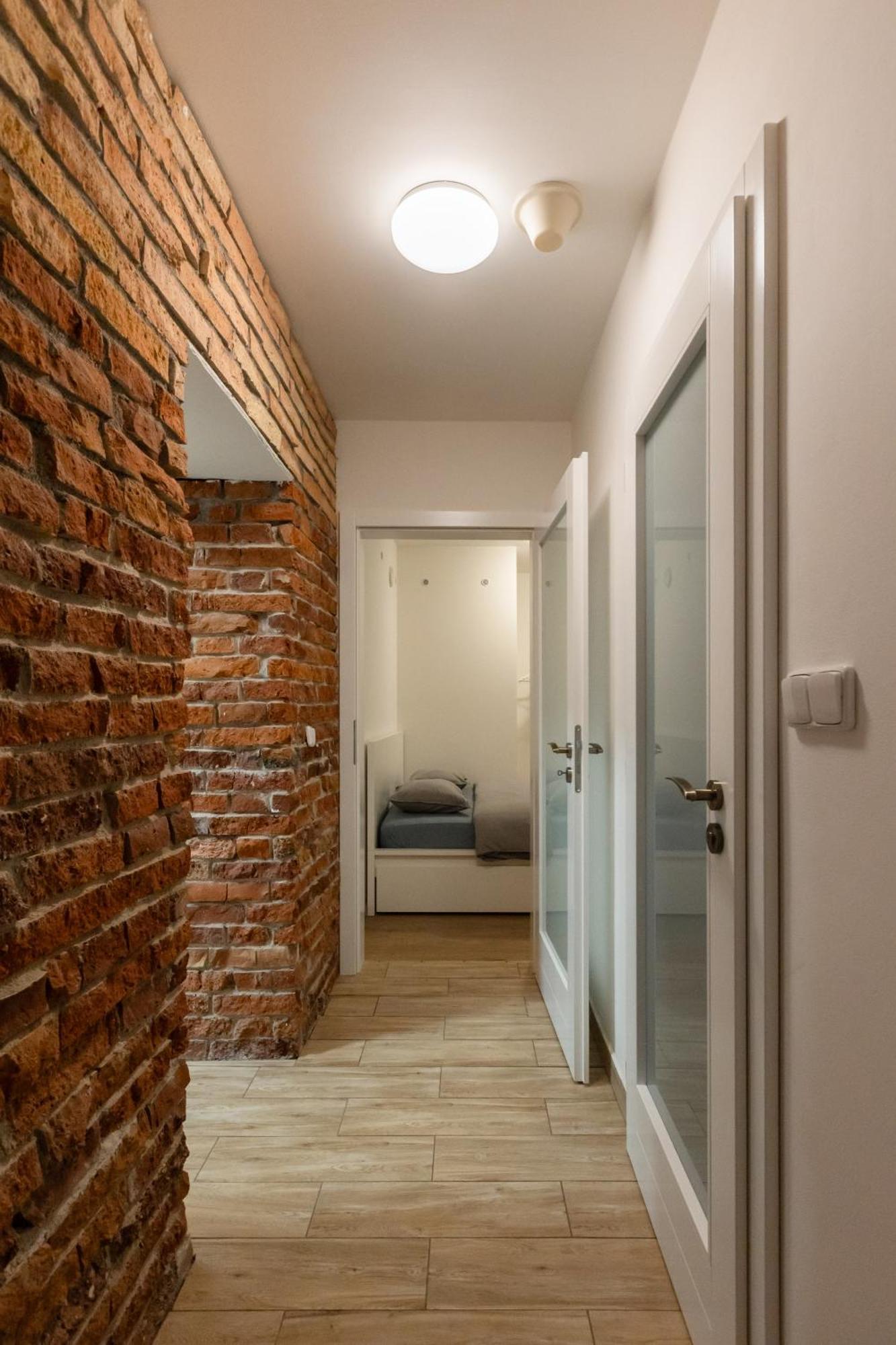 Spacious Apartment In Quiet Courtyard Near Charles Bridge Prag Exterior foto