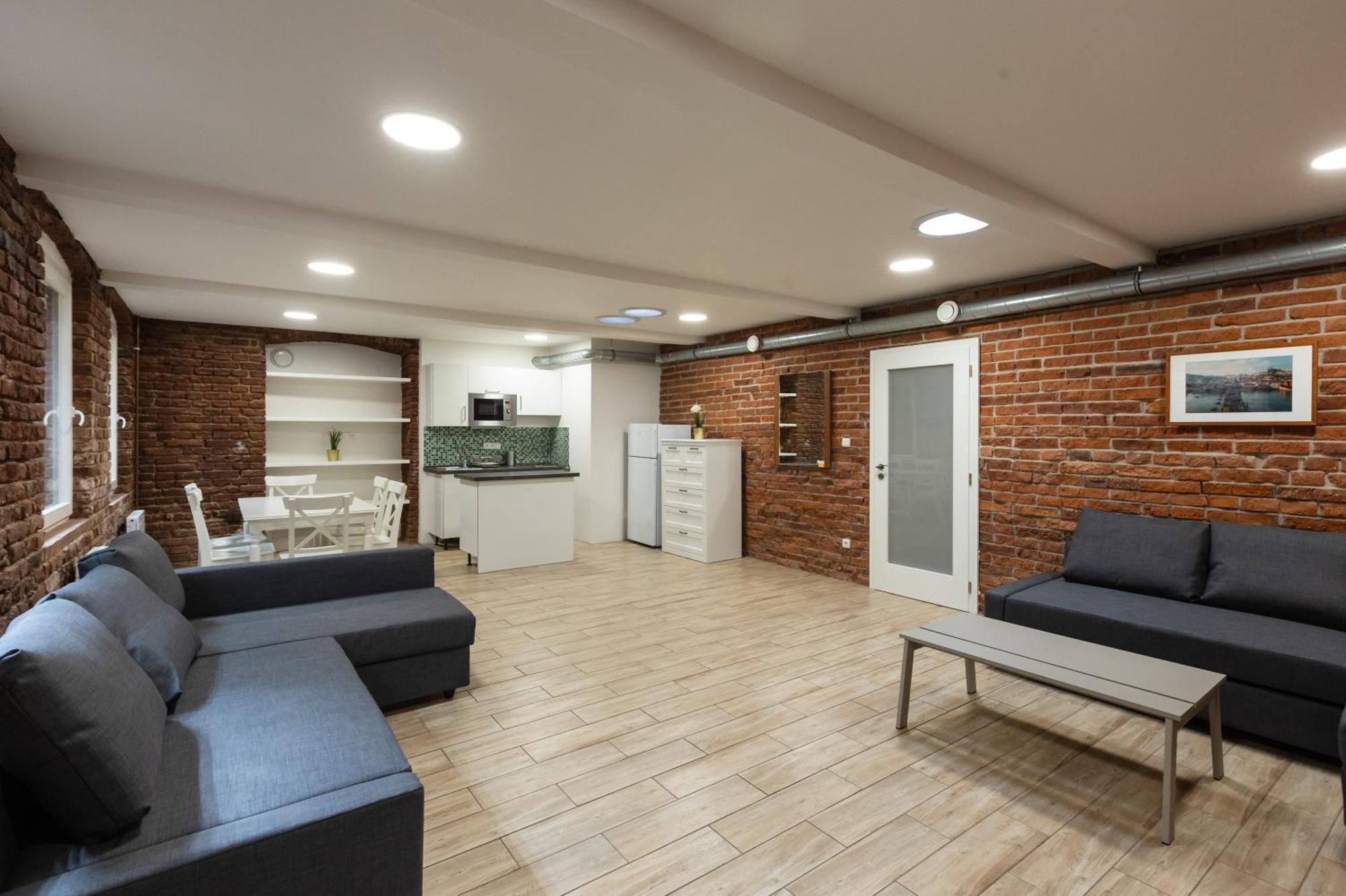 Spacious Apartment In Quiet Courtyard Near Charles Bridge Prag Exterior foto